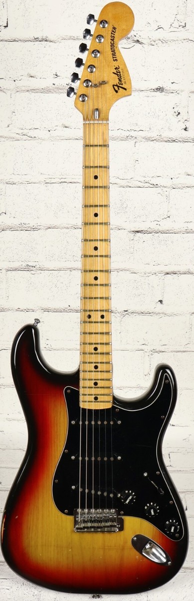 1977 Fender Stratocaster 3-Color Sunburst Electric Guitar w 1977 Fender Stratocaster 3-Color Sunburst Electric Guitar w