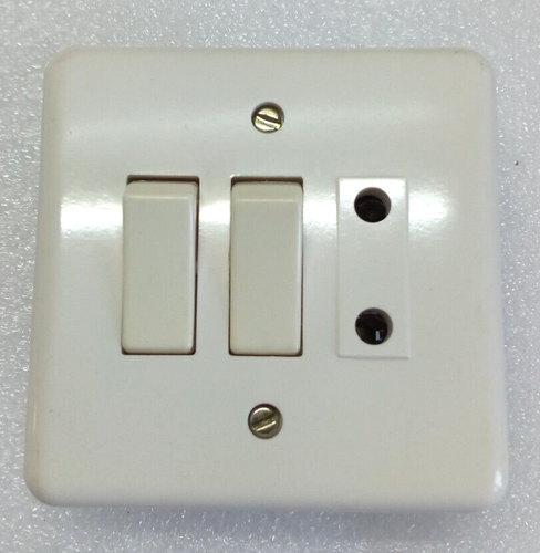 Legrand Neptune Double Interrupteur Va et Vient + Prise à Griffes Blanc "Neuf"