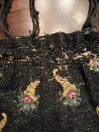 ANTIQUE VICTORIAN GLASS MICROBEADED PURSE - Picture 4 of 6