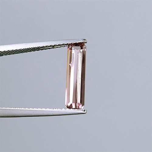 1.25 carats NICE MADAGASCAR PINK TOURMALINE BAR OCTAGON LOOSE GEMSTONE - Picture 1 of 3