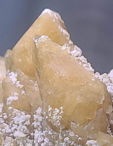 13.2 POUND BRIGHT LUSTEROUS HONEY YELLOW CALCITE!!! MASSIVE CLUSTER O&G QUARRY - Picture 3 of 12