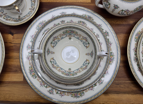 Aynsley Henley Fine Bone China 102-Piece Set – 12 Place Settings – Excellent! - Picture 8 of 24