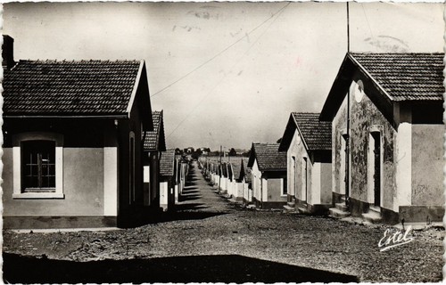 Carte Postale Ancienne - Camp De Sathonay, Allée Des Cuisines - France, Années 1900