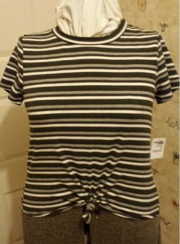 Charlotte Russe Damen Top Medium gestreift TShirt nackter Bauchknoten grau schwarz neu mit Etikett