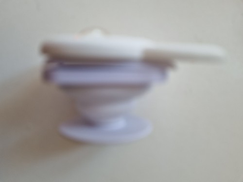 CAT .Cute white resin.Cat 5x5 cm.phone stand mirror.Stick on. - Picture 2 of 5
