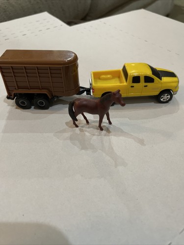 ERTL Dodge LKW gelb mit Anhänger & Pferd Spielzeug Auto Fahrzeug
