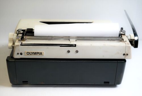Olympia Deluxe Typewriter w/ case and manual - Picture 4 of 11