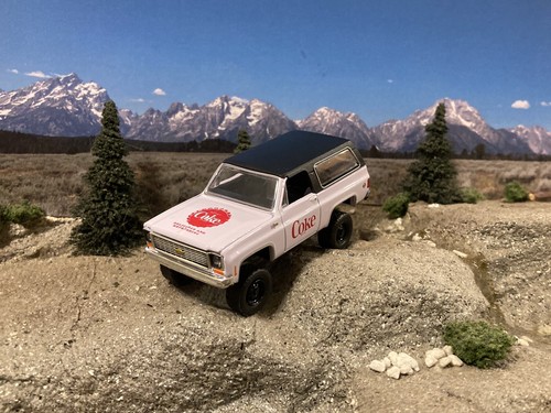 1973 Chevy Blazer K5 Lifted 4x4 Truck 1/64 Diecast Custom Off Road Coca Cola M2 - Picture 7 of 15