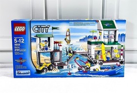 LEGO CITY MARINA 4644 BOAT BEACH TOWER QUAD BIKE SURFER DIVER 5 MINIFIGS MISB