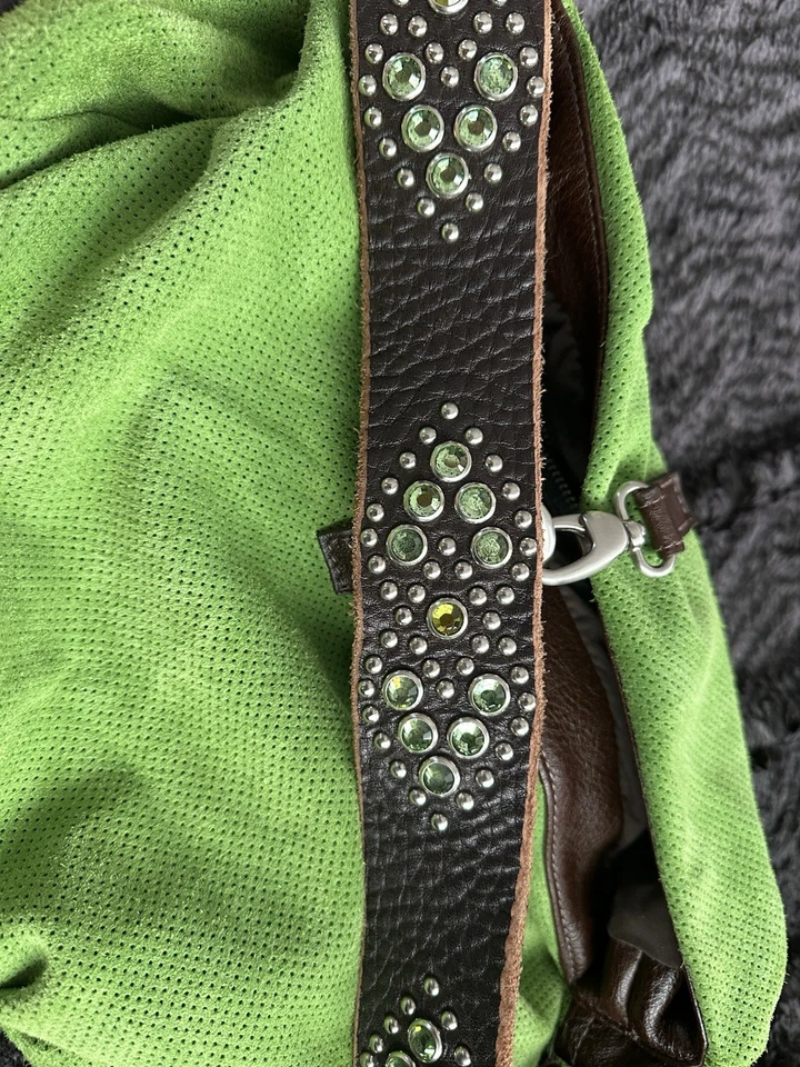 Monedero Y2k TYLIE MALIBU verde brillante gamuza estrás correa 2003 Foto 3 de 4