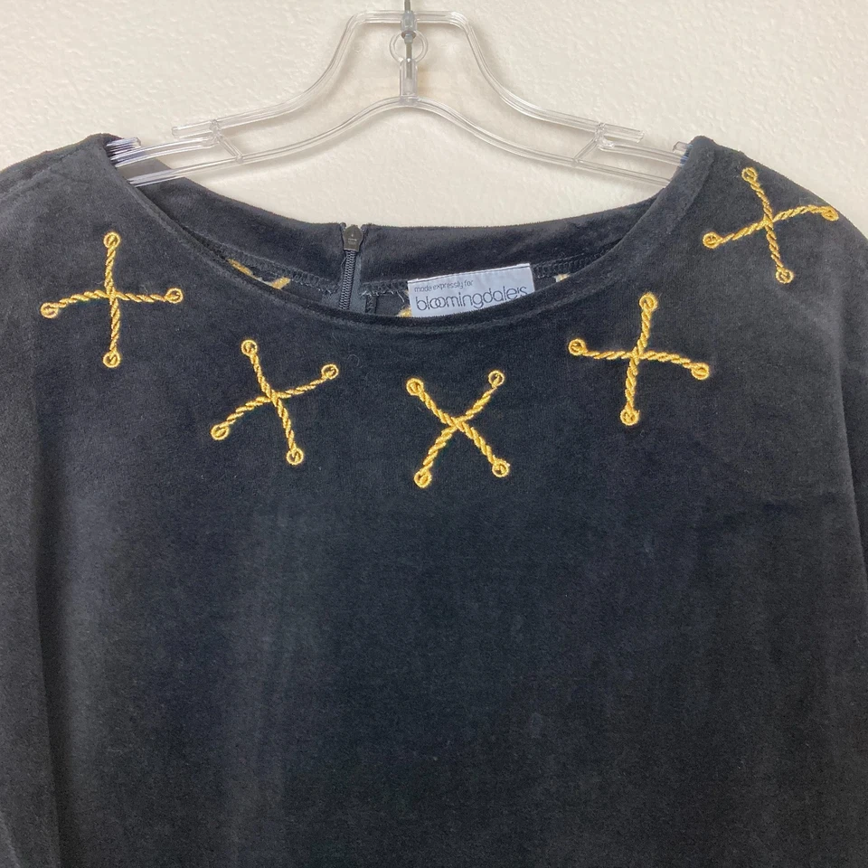 Bloomingdale's 复古 Shift 迷你连衣裙 M-L 码黑色天鹅绒金色细节背面拉链 — 第 2/4 张图片