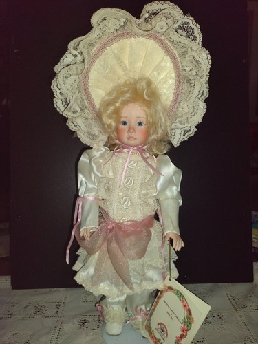 American Artists Collection, By Kais Inc. Janis Berard - Anne 12" porcelain doll - Picture 4 of 21