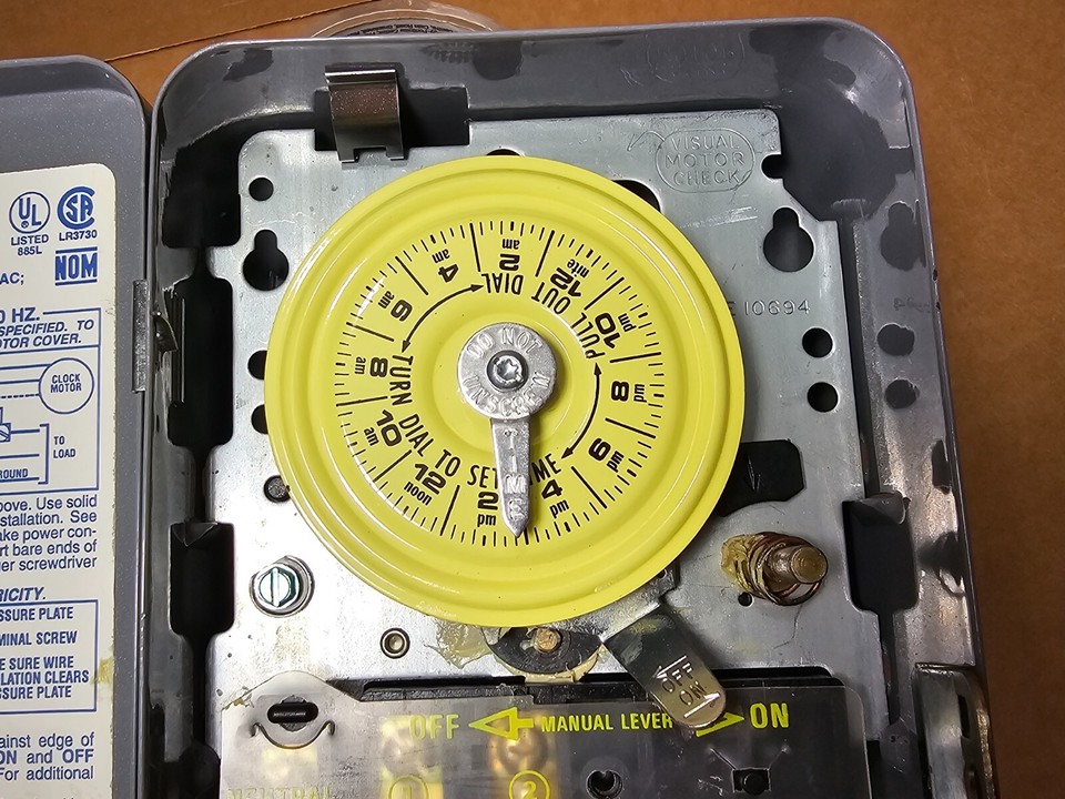 ITERMATIC T171, 24 Hour Dial Time Switch With Skipper (110125 Volts