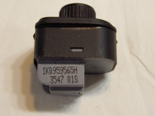 OEM 2008 Volkswagen Jetta Wolfsburg Mirror Control Switch 1K0959565 - Picture 2 of 4