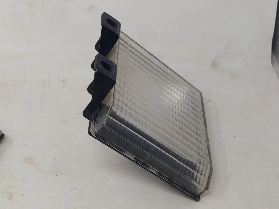 Camión Chevy 85-88 K5 Blazer Suburban 1985-87 luz de estacionamiento derecha intermitente OEM Foto 4 de 4