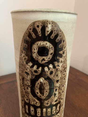 Signed BILL LEE STUDIO POTTERY VASE TAN BROWN SYMBOLS 10” - Picture 12 of 12
