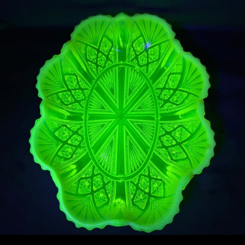 Davidson Uranium Glass Vaseline Primrose Pearline Candy Dish William & Mary - Picture 20 of 24
