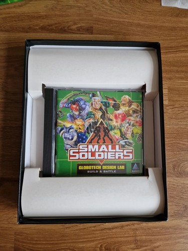 Small Soldiers Globotech Design Lab Big Box PC Game Hasbro 1998 Vintage - Picture 4 of 8