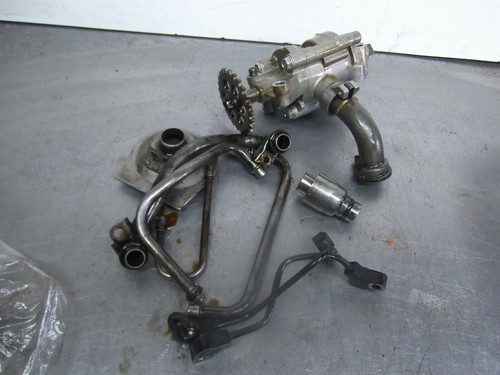 HONDA VFR750 OIL PUMP + PIPES  VFR750  1987  RC24 - Picture 1 of 2