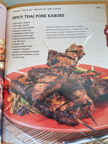 Char-Broil Everybody Grills! CookBook Recipes Paperback Outdoor Cooking 2008 - Foto 7 di 8