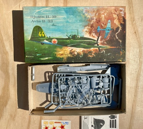 Iljusin IL-10 Avia B 33 WWII Fighter Airplane scala 1:72 scatola aperta NUOVO VECCHIO MAGAZZINO - Foto 2 di 6