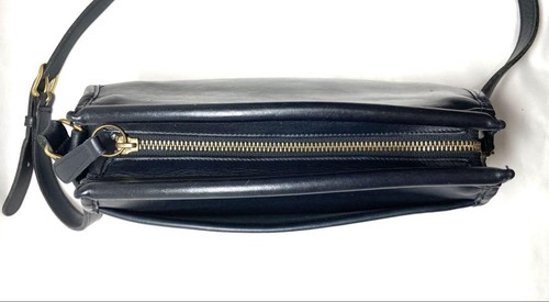 Auténtico bolso de hombro Coach de cuero antiguo azul marino oscuro 22,5 cm x 27 cm usado - Imagen 6 de 10
