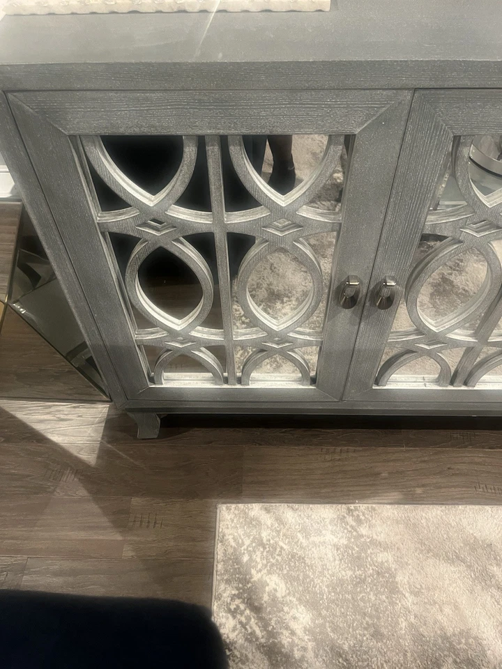 Stylish Glass Coffee Table with Silver Decorative Tray - Image 4 of 4