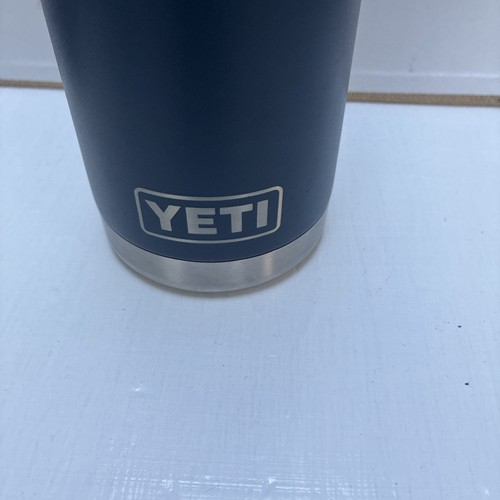 YETI RAMBLER 18 OZ CON TAPA CHUG ROJO/BLANCO/AZUL - COMBO RARO - Imagen 2 de 7
