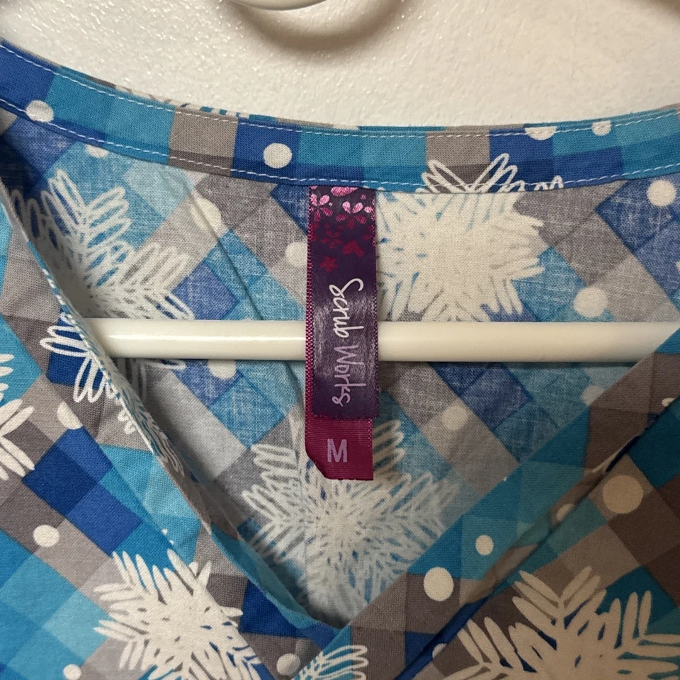 Scrub Works Scrub Top – Blue Snowflake Winter Print (M) – Used Good - Image 2 of 3