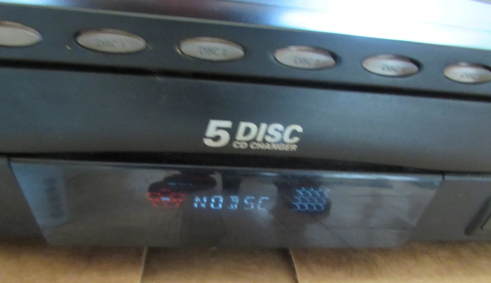 RCA 5 Disc Carousel Changer CD Player RB-8065B Sold AS IS For PARTS / REPAIR - Image 2 of 4