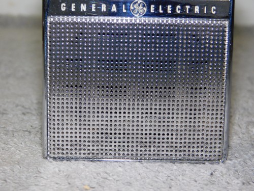 Vintage GE Am Transistor Radio Model P-851D White Works! - Picture 2 of 19
