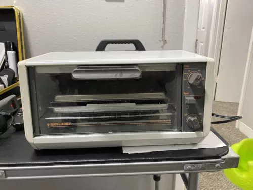 Black & Decker Spacemaker Toaster Oven TRO 200 TY4 Very Nice & Super Clean