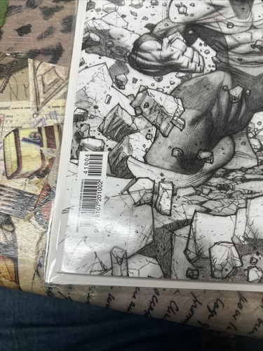 Invincible #4 Variant - Italian Edition - Copper Foil Limited To 3000. 1091/3000 - Picture 3 of 5