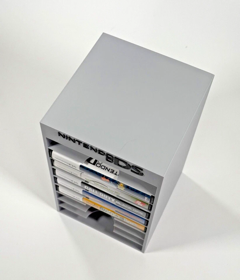 3D-печатная витрина для хранения игр DS (вмещает 9 игр в чехлах) серая с логотипом - Изображение 3 из 4