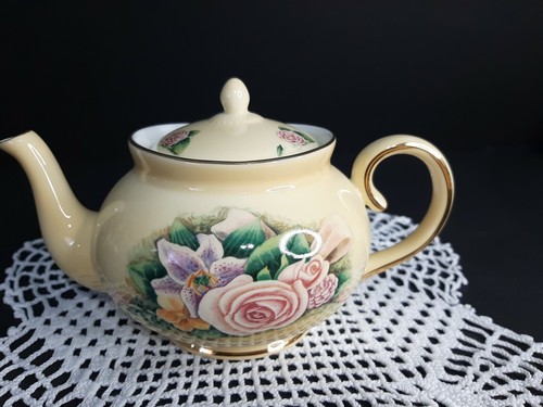 Gelb Bone China Teeservice Blumenmuster Teekanne Tasse Untertasse Zucker Milchkännchen - Bild 7 von 11