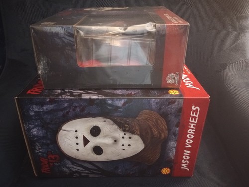 FRIDAY THE 13TH JASON VOORHEES Deluxe Mask + Collector's Box - Picture 6 of 9