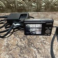 Nikon COOLPIX S550 5X 10.0 MP Graphite Black Digital Camera -Battery Door Issue