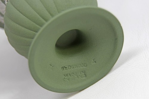 Wedgwood Jasperware Creme auf Seladon Grün Mini Knospe Vase mit Griffen 3,25" - Bild 10 von 10