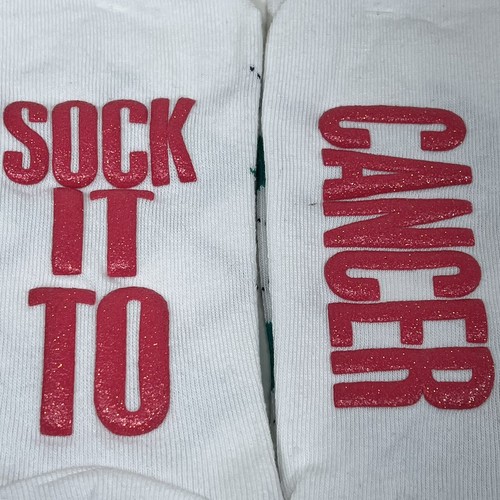 Calcetines Simply Southern ""SOCK IT TO CANCER"" unisex con 7-12 M 6-11 blanco/rosa-azulada - Imagen 3 de 4