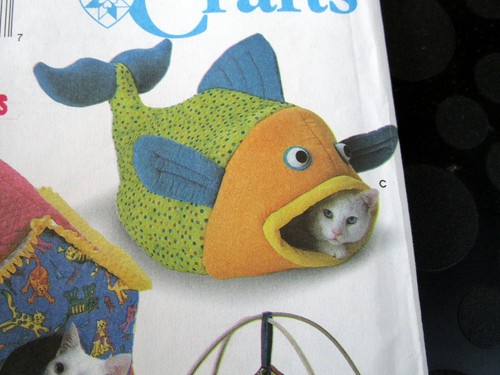 Longia Miller Design Cat Bed tent house FISH hide-away craft pattern - Picture 2 of 4
