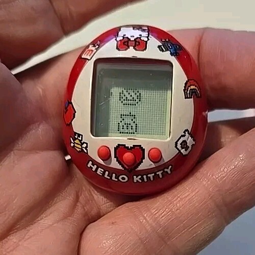 PAQUETE Reloj Hello Kitty Nano Tamagotchi Bandai 2019 y 2021 Rosa Púrpura Funcionando - Imagen 4 de 8