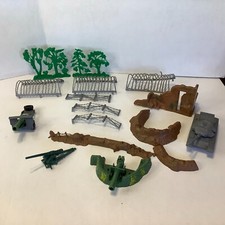 Vintage Plastic Army Men Play Set Pieces NO FIGURES