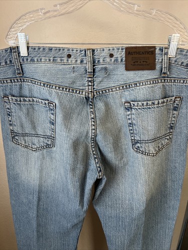 Signature by Levi Strauss & Co Men Low Boot Cut Jeans Size 36 x 30 Relaxed Fit - Picture 5 of 10