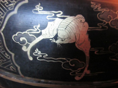 VERY LARGE 20" ANTIQUE CHINESE PAPER MACHE ROUND BOX BAT MOTIF - Picture 2 of 11