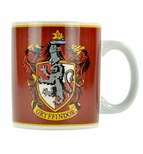 Harry Potter Gryffindor Crest Breakfast Bowl, Pin Badge & Coffee Mug Gift Set - Picture 3 of 4