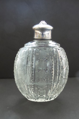 American Brilliant Period CUT GLASS Ladies Flask, Fraternal Crest on Silver Top - Picture 8 of 11