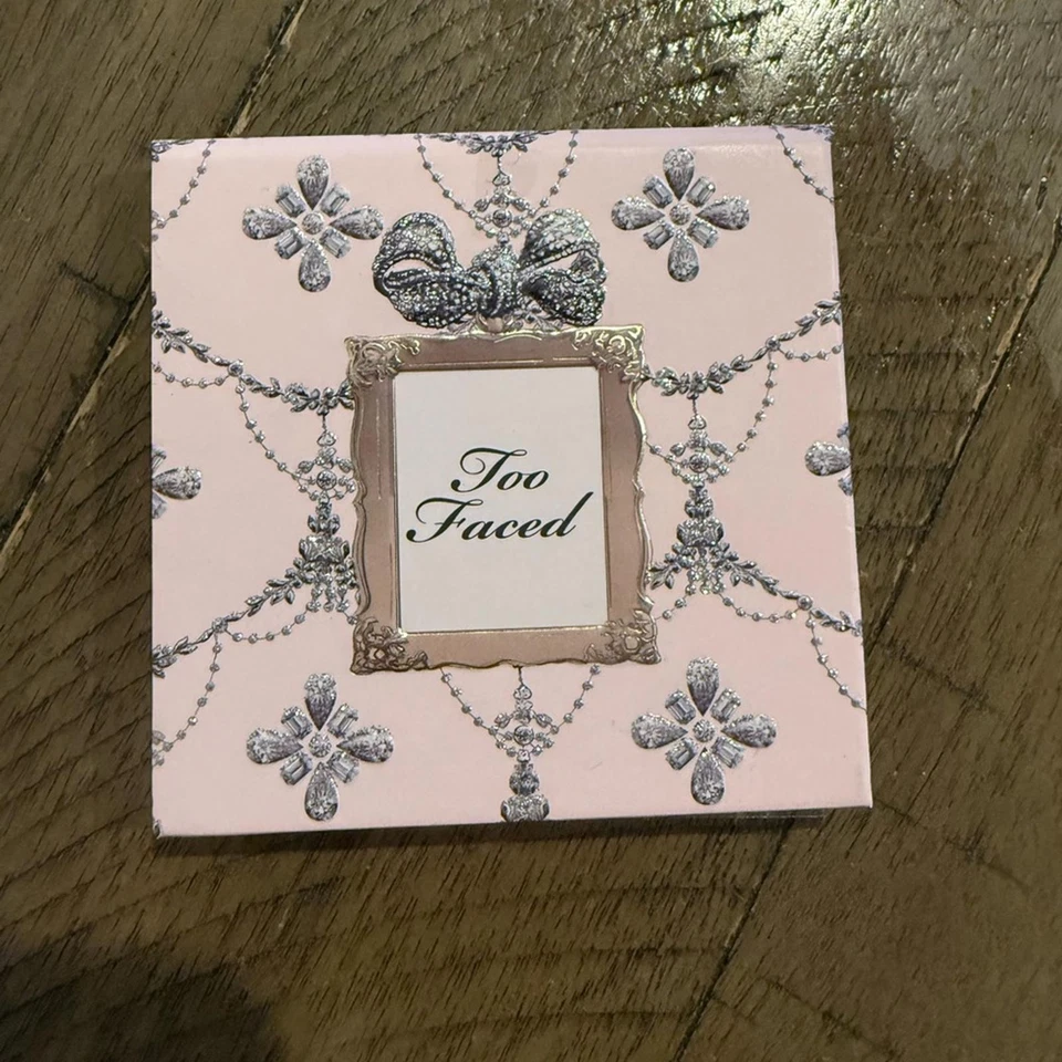 Палитра и тушь для ресниц Too Faced Pink and Silver Embellished - Изображение 3 из 3