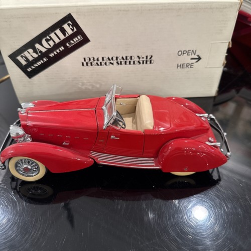 Danbury Mint 1934 Packard V-12 LeBaron Speedster 1:24 Scale Model W/Box - Picture 1 of 6