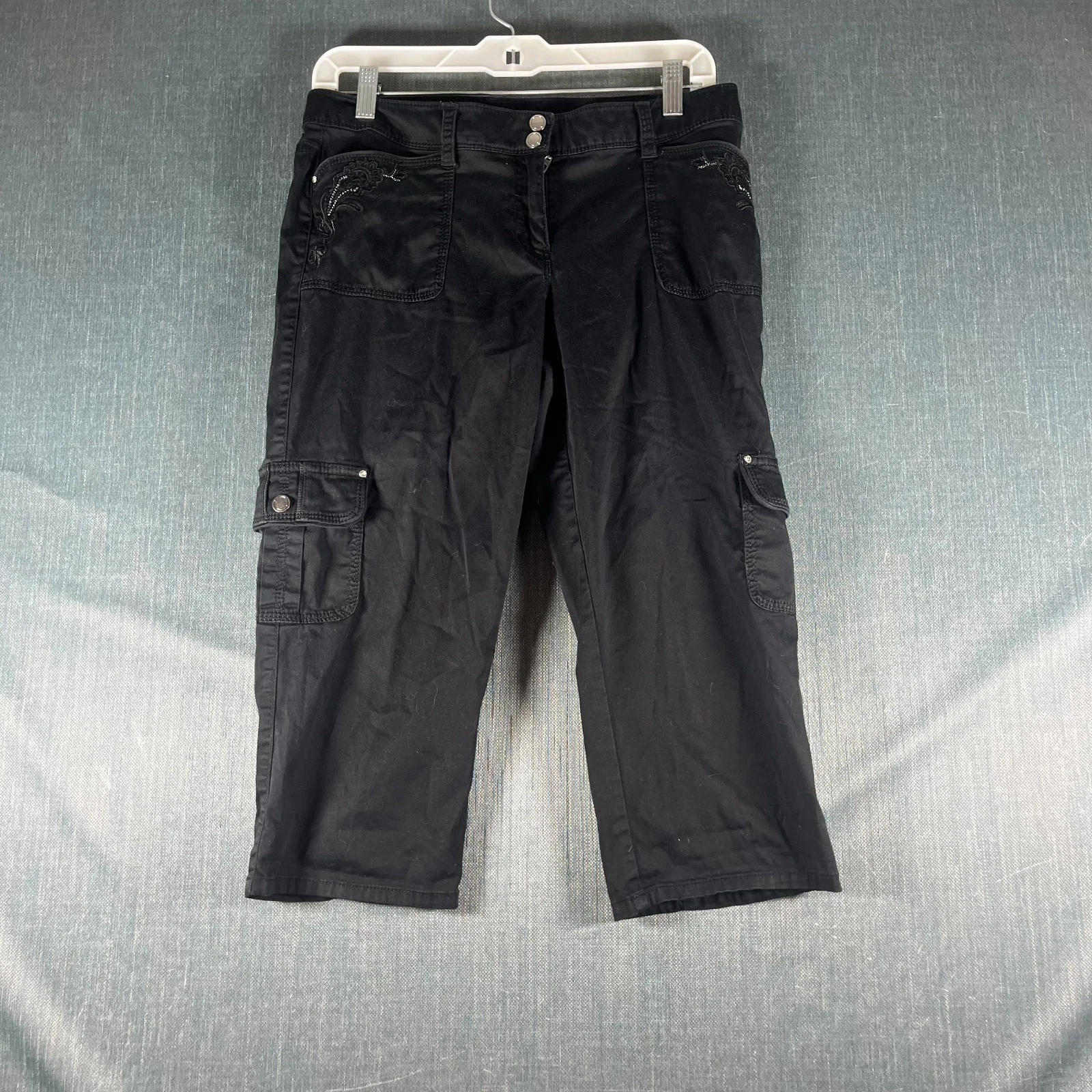 White House Black Market Women's Crop Pants Size 4 Black Cargo Pockets Casual MB