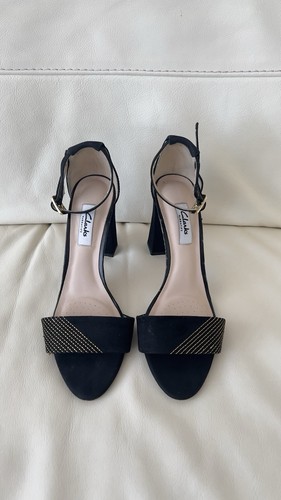Clarks Block Heel Suede Black/Gold Design Sandals Size 5.5 Cushion Insole - Imagen 2 de 7